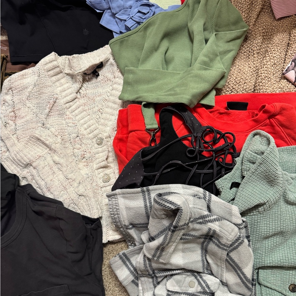 Top sweaters lot MEDIUM Nike Zara Athleta - Picture 5 of 7